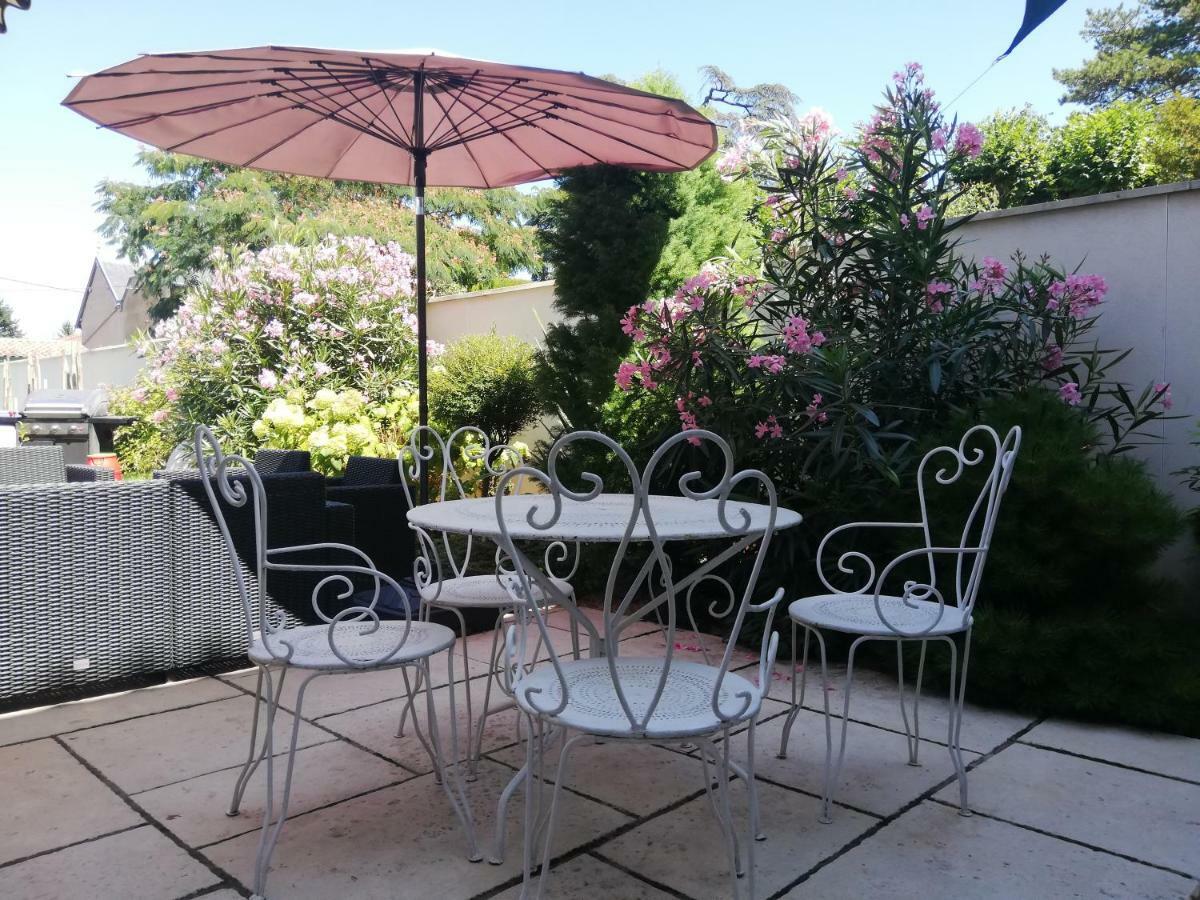 De La Chambre Au Jardin Hotel Belleville-en-Beaujolais Luaran gambar